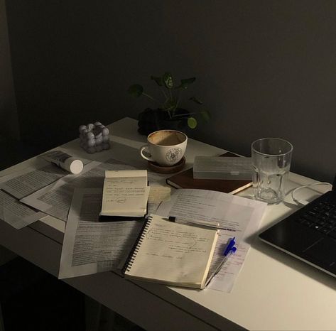 White Work Desk Aesthetic, Neutral Study Aesthetic, Studying Asthetic Picture, Study Dark Aesthetic, Dark Study Aesthetic, Study Room Aesthetic, Study Core Aesthetic, Fall Motivation, Dark Autumn Aesthetic