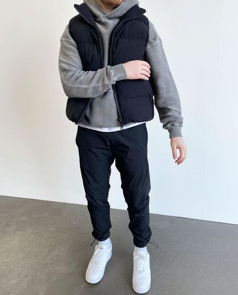 Mens Dressy Casual Outfit Winter, Winter Outfit Ideas For Men, Minimal Winter Outfit Men, Mens Rainy Day Outfit Casual, Men Winter Casual Outfits, Men’s Casual Outfits Winter, Mens Winter Outfits 2024, Men’s Causal Outfits, Men 2024 Fashion