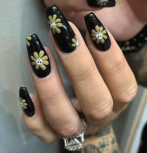 Goth Flower Nails, Cute Hippie Nails, Simple Edgy Nails Black, Skull Flower Nails, Dark Cottagecore Nails, Spring Goth Nails, Goblincore Nails, Moth Nails, Witchy Nails