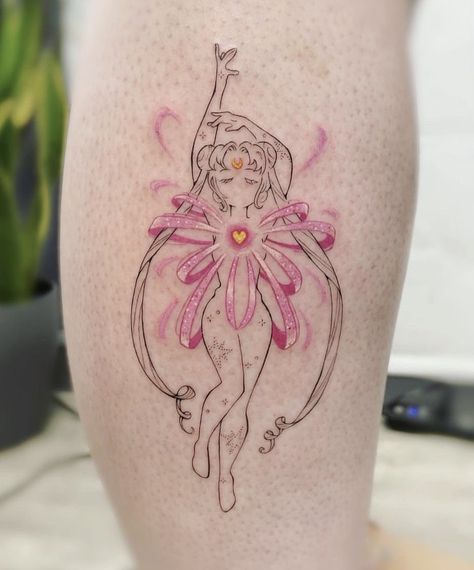 Sailor Moon Transformation Tattoo, Madoka Magica Tattoo, Miku Tattoo, Transformation Tattoo, Fairy Tail Tattoo, Tatuaje Studio Ghibli, Sailor Moon Transformation, Sailor Moon Tattoo, Pink Tattoo