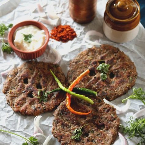 Thalipeeth Recipe, Maharashtra Food, Pearl Millet, Healthy Flour, India Food, Multigrain, Indian Snacks, Food Experiences, Vegetarian Cooking