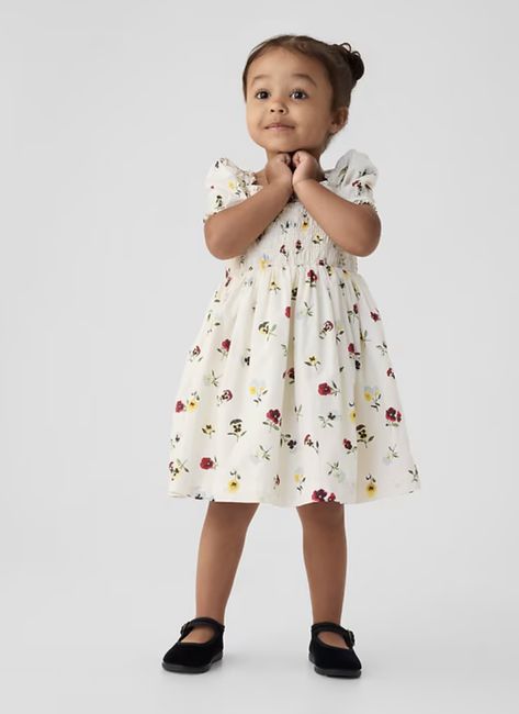 Iconic essentials meet coastal California classics.Inspired by nostalgia, made with feminine details, meant to be worn & lived in. Soft Cotton Dress, Smocked Baby Dresses, Dress Square Neck, Coastal California, Occasion Dresses Wedding, Church Dresses, Tutus For Girls, Smocked Dress, Girl Clothing