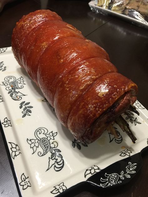 Lechon Belly, Filipino Food, Birthday Food, Filipino Recipes, Food Obsession, Food Cravings, Yummy Food, Meat, Drinks