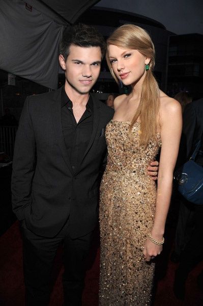 i missed your tan skin, your sweet smile, so good to me so right. And how you held me in your arms that September night <3 Swift Taylor, Cute Celebrity Couples, Suit Ideas, Hollywood Couples, Sweet Smile, Taylor Lautner, Free Internet, Musical Notes, Internet Radio