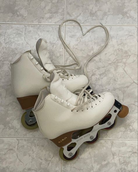 edea snow white Cute Roller Blades, Skater Photoshoot, Roller Skating Aesthetic, Roller Blading, Roller Blades, Roller Skates Vintage, Figure Skates, Figure Ice Skates, Ice Skating Outfit