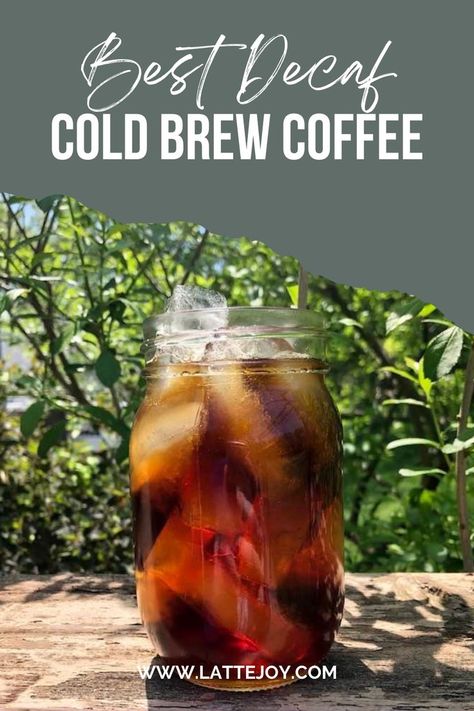 Cold Brew Coffee Recipe, Coffee Guide, Coffee Games, Decaf Coffee, Coffeehouse, Brew Coffee, Flavored Water, Cold Brew Coffee, Christmas Drinks