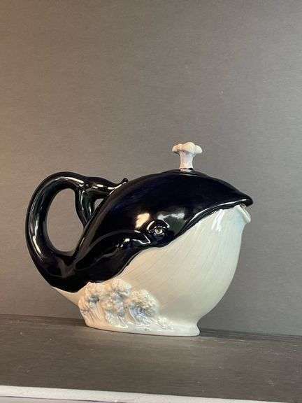 Vintage Mark Alvin Otagiri Japan Whale Teapot - Coastal Downsizing LLC Pottery Ideas Teapot, Tea Pot Ceramic Ideas, Teapot Ceramic Ideas, Whale Teapot, Sculptural Teapot, Whale Pottery, Animal Teapot, Fish Teapot, Funky Teapots