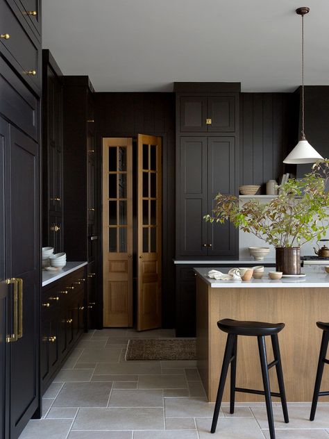 The Best Black Kitchen Cabinets of All Time | domino Moody Kitchen, Bold Kitchen, Light And Dwell, Black Kitchen Cabinets, Dark Kitchen, Property Design, Black Cabinets, Black Kitchens, Stone Flooring