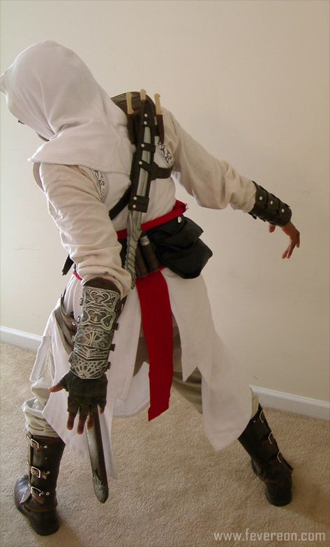 The 20 Most Badass Video Game Cosplay Costumes Ever Assassin's Creed Altair, Assassin Costume, Assassins Creed Costume, Assassins Creed 1, Assassins Creed Cosplay, Assassins Creed Black Flag, Video Game Costumes, Cosplay Reference, Ps3 Controller