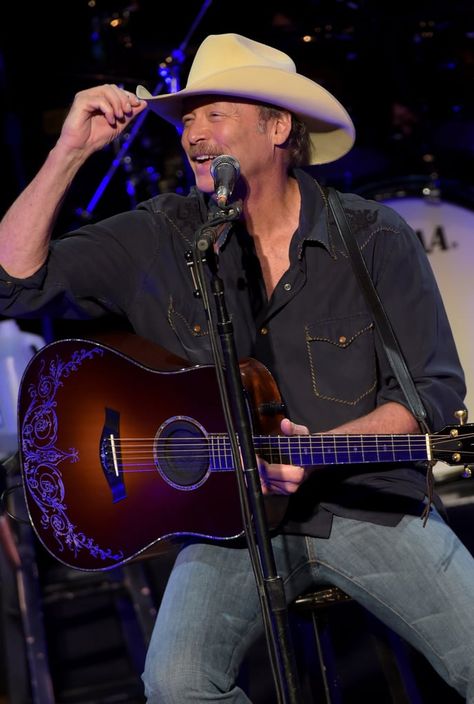 Allan Jackson, Alan Jackson Music, Allen Jackson, Male Country Singers, Country Girl Problems, Country Song Quotes, Best Country Singers, Southern Gentleman, Country Musicians