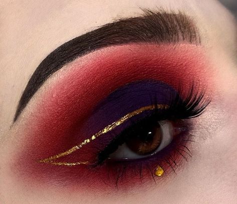 Red Gold Black Makeup, Red Halo Eyeshadow, Red And Black Eyeliner Looks, Red And Gold Makeup, Golden Eyeliner, Fnaf Makeup, Grunge Eye Makeup, Black And Red Makeup, Gold Goth