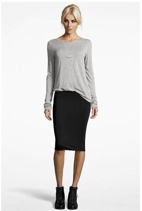 Slouchy tshirt + pencil skirt + ankle boots = love this outfit Black Pencil Skirt Outfit, Skirt Diy, Pencil Skirt Outfits, Grey Skirt, Skirt Pencil, Rock Outfit, Tube Skirt, Skirt Denim, Trendy Skirts