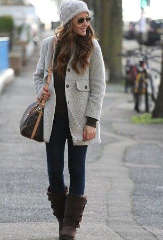 Dark Brown Uggs, Brown Uggs, Trendy Outfits 2020, Outfit With Uggs, Ugg Boots Outfit, College Outfits Winter, Perfect Winter Outfit, Trendy Coat, Uggs Outfit