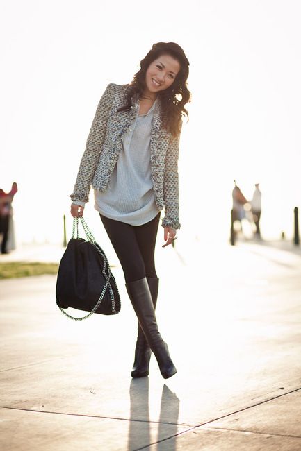 boucle jacket. black pants. i think this is the only time i've seen someone pull the boucle look off! Tweed Boucle Jacket, Tweed Jacket Outfit, Henley Shirt Women, Inspirational Outfits, Wendy's Lookbook, Look Legging, Jeans Outfit Casual, Boating Outfit, Legging Outfits