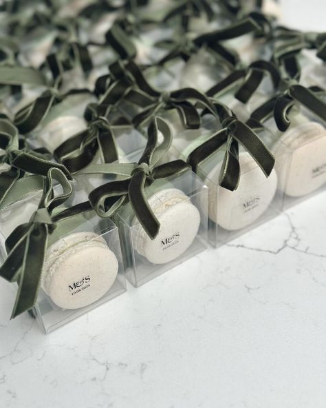 Macarons Edible favours are always the most popular and it’s guaranteed they won’t be left behind! #favours #macarons #ediblefavors #ediblegifts #macaronlondon #weddingfavours #londonmacarons #surreymacarons Macaron Wedding Favors, Macaroons Favors, Wedding Favor Macarons, Wedding Favors Macaroons, Macaroon Wedding Favors Packaging, Macaroon Wedding Favors, Macaron Bridal Shower Favor, Macaron Wedding Favors Packaging, Wedding Favour Macaron