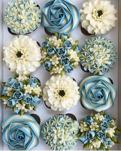 Blue Wedding Cupcakes, Cupcake Arrangements, Deco Cupcake, Cake Bouquet, Green Cupcakes, Cupcake Decorating Tips, Fancy Cupcakes, Blue Cupcakes, Cupcake Cake Designs