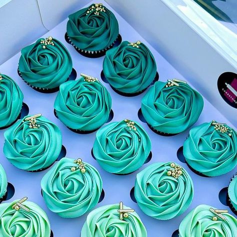 Blue And Green Cupcakes, Turquoise Cupcakes, Tiered Cupcake Display, Teal Cupcakes, 21st Birthday Cupcakes, Rosette Cupcakes, Table Treats, Teal Cake, Graduation Brunch