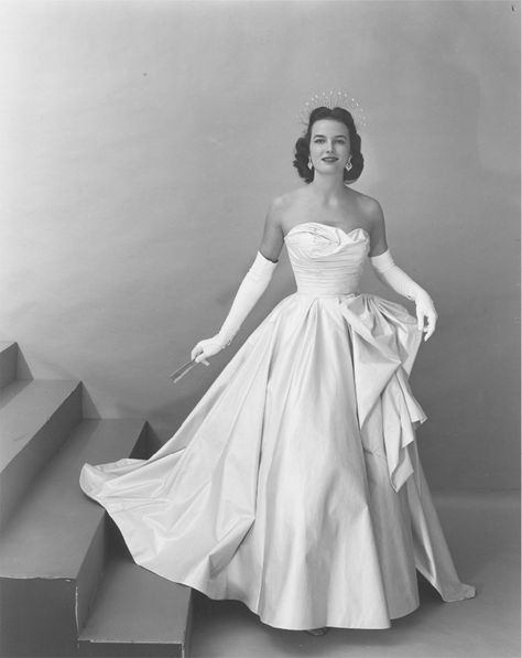 Dior Wedding Gown, Hollywood Glamour Dress, 1950s Gown, Hollywood Gowns, Ceil Chapman, 50s Glamour, Wedding Dresses 50s, Dior Gown, Glamour Dress