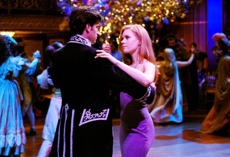 Patrick Dempsey and Amy Adams as Robert & Giselle from Enchanted (2007) Enchanted Movie, Giselle Enchanted, Romantic Dance, Disney Enchanted, Film Disney, Patrick Dempsey, Disney Live Action, Disney Couples, Amy Adams