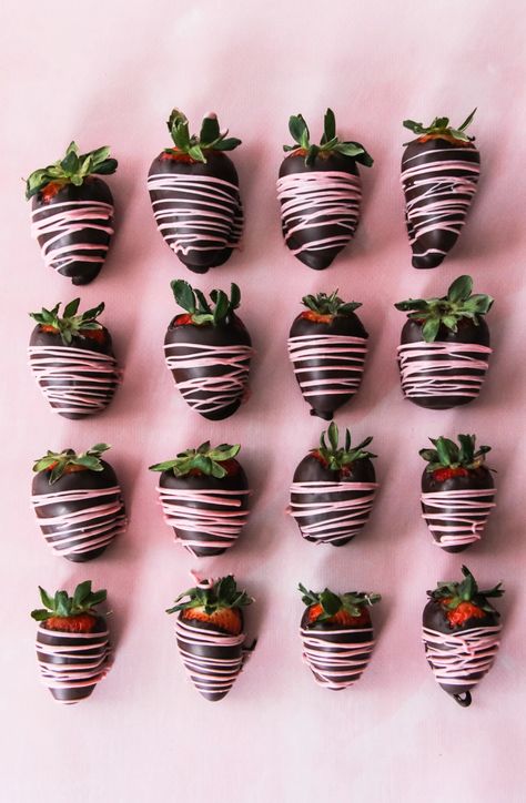 Make these Easy Chocolate Covered Strawberries for Valentine's Day or any special occasion! Ready in less than 1 hour! Chocolate Colored Strawberries, Chocolate Covered Fruit Valentines, Choc Covered Strawberries Valentines, Valentine's Chocolate Covered Strawberries, Dark Chocolate Strawberries, Fruit Bored, Valentines Chocolate Strawberries, How To Make Chocolate Covered Strawberry, Valentine’s Day Party Food