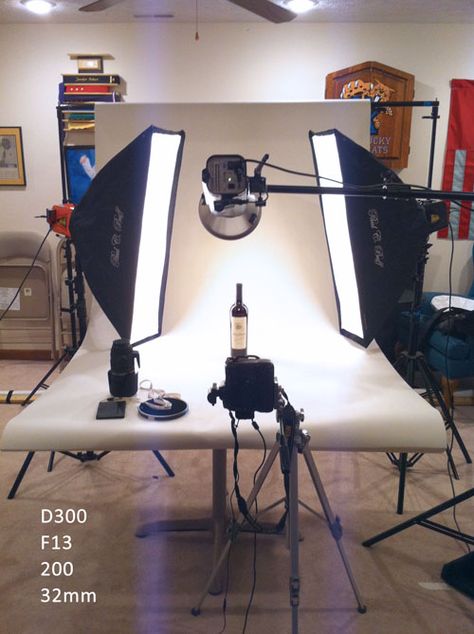 Product Photography setup Photo Lighting Setup, Professional Shoot, Photography Lighting Techniques, Bottle Photography, Studio Lighting Setups, Food Photography Lighting, Lighting Diagram, Photography Studio Setup, Photography Set Up