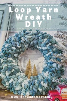 Yarn Wreath Diy, Loop Yarn Wreath, Christmas Yarn Wreaths, Yarn Wreaths, Yarn Images, Loopy Yarn, Easy Diy Wreaths, Christmas Yarn, Christmas Mesh Wreaths