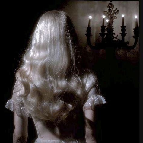 Princess Beauty Aesthetic, Renicansse Aesthetic, Beautiful Features, Dorfic Aesthetic, Corrine Foxworth Aesthetic, Women White Hair, Old Princess Aesthetic, Princess Pfp Aesthetic, Fantasy Blonde Hair