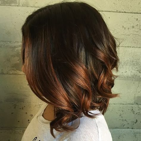 long dark brown bob with copper ombre highlights Спонж Beauty Blender, Black Hair Ombre, Rambut Brunette, Brown Ombre Hair, Hair Color Auburn, Winter Hair Color, Ombre Hair Color, Auburn Hair, Hair Color Balayage