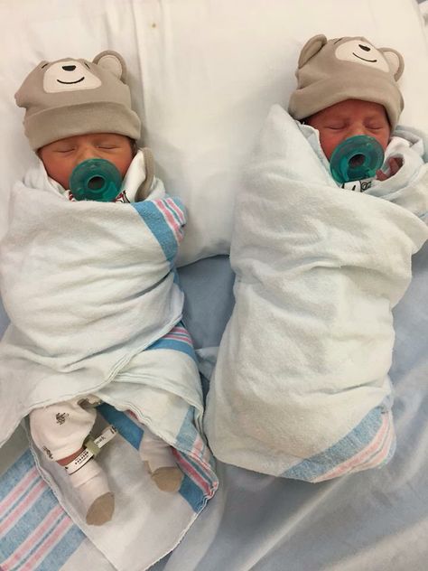 Twin Babies Boy And Girl, Identical Twins Boys, Twin Baby Boy And Girl, Baby Twins Boy And Girl, Twin Baby Outfits, Baby Twins Boy, Twins Boy And Girl, Twin Baby Photos, Twins Boys