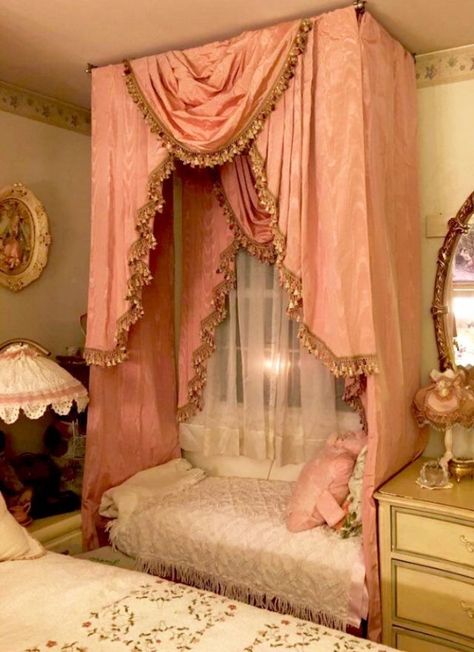 Pretty Room, Aesthetic Rooms, Dreamy Room, Canopy Bed, Dream Room Inspiration, Pink Room, Cute Room Decor, Room Inspiration Bedroom, Room Ideas Bedroom