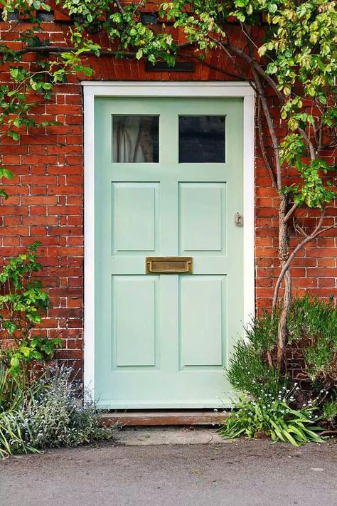 Front Door Colors For Red Brick Homes [Inc. 19 Photo Examples] - Home Decor Bliss Brick House Front Door Colors, Green Front Door, Brown Front Doors, Orange Front Doors, Brick Homes, Front Porch Lighting, Green Front Doors, Door Colors, Doors Makeover