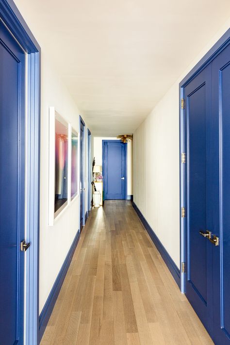 Blue trim Nyc Apartment Design, Blue Interior Doors, Hallway Doors, Design De Configuration, Hallway Paint, Hallway Door, Tribeca Loft, Aesthetic Interior Design, Blue Doors