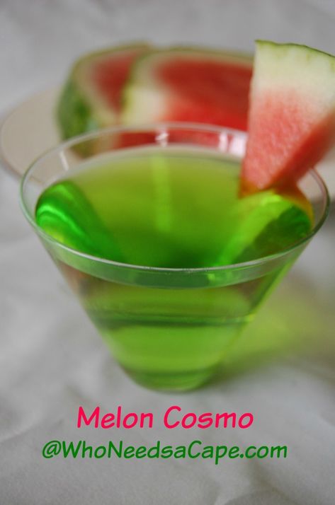 Melon Cosmo - Who Needs A Cape? Melon Cocktail Recipes, Shots Alcohol Recipes, Pretty Cocktail, Fruity Cocktail, Summer Drinks Alcohol, Cocktail Drinks Alcoholic, Jello Shot Recipes, Pretty Cocktails, America Food