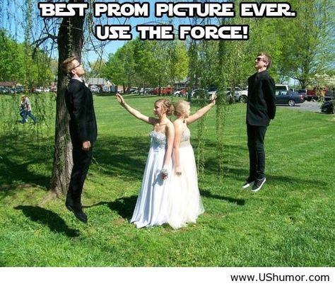 Lol.. Use the force :) Poses Funny, Funny Prom, Prom Pictures Couples, Jokes Photos, Prom Goals, Prom Picture Poses, Pictures Couples, Homecoming Pictures, Prom Pics