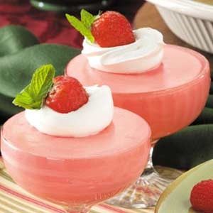 RECIPE: BAVARIAN CREAM JELLO Strawberry Bavarian, Bavarian Cream Recipe, Cream Jello, Mousse Cups, Strawberry Pie Recipe, Cake Filling Recipes, Bavarian Cream, Jello Desserts, Strawberry Mousse