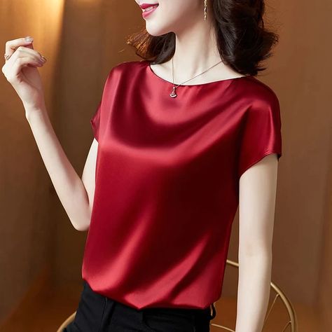 Satijnen Blouses, Lady Tops, Short Sleeve Blouses, Short Satin, Satin Bluse, Shirts Women Fashion, Satin Blouses, Summer Blouses, Simple Shirts