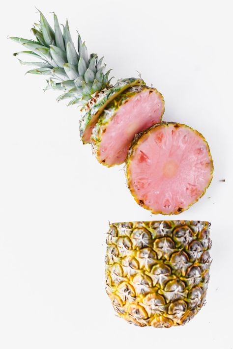 Pink Pineapple ~ what is it? What does it taste like? And where can you get one! Everything you need to know about this beautiful new pineapple. Picture Of Pineapple, Huli Huli Sauce, Pineapple Shrimp, Huli Huli, Pineapple Rice, 30 Minute Meals Healthy, Pink Food, Gmo Foods, Shrimp Skewers