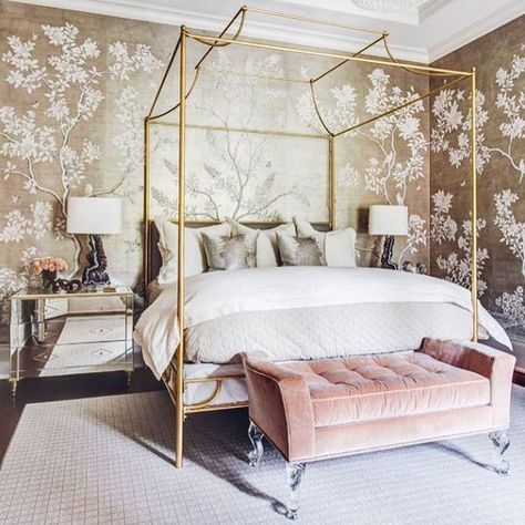 Glam Bedroom, Traditional Bedroom Decor, Gold Bedroom, Chinoiserie Chic, Four Poster, Poster Bed, Traditional Bedroom, Home Design Living Room, Wallpaper Bedroom