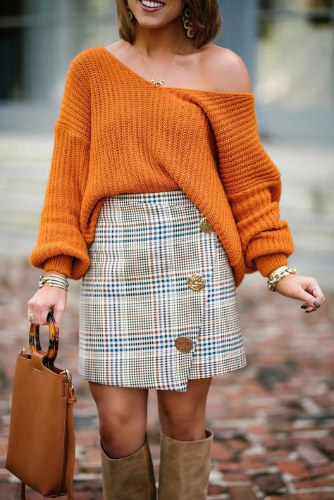 Under $60 Plaid Faux-Wrap Skirt for Fall + Slouchy Orange Sweater - Something Delightful Blog Fall Outfits Orange Sweater, Orange Sweater Outfit Aesthetic, Orange Inspired Outfits, Autumn Outfits Orange, Orange Outfit Women, Fashion Outfits Orange, Aesthetic Orange Outfits, Orange Outfits Aesthetic, Orange Fashion Outfits