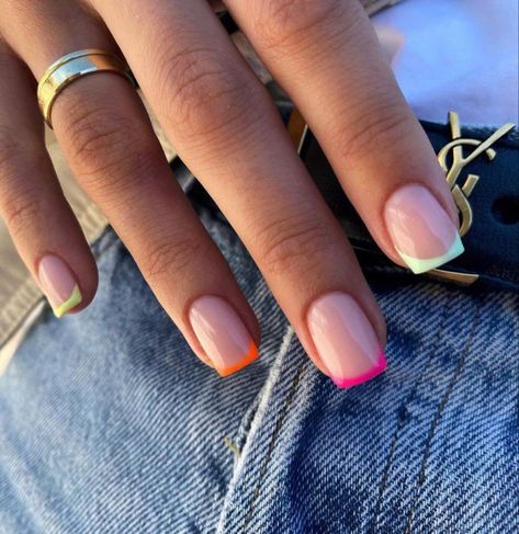 Short Nails French Tip Color, Colour Tip Nails, Summer French Nails, Square Oval Nails, Short French Tip Nails, French Tip Gel Nails, Colored Nail Tips, Dip Nail Colors, Pink Tip Nails