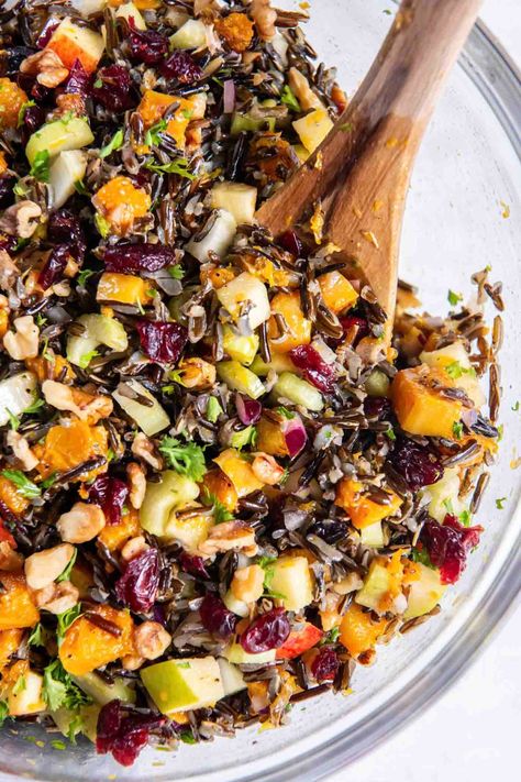 This gorgeous Wild Rice Salad is one of the best fall salads I've tried! With butternut squash, cranberries, apple and walnuts, this wild rice recipe can be served cold or at room temperature. Perfect for Thanksgiving! Rice Dressing Recipe, Orange Vinaigrette Dressing, Salads Without Lettuce, Wild Rice Salad Recipe, Healthy Holiday Side Dishes, Fall Salads, Wild Rice Recipes, Butternut Squash Apple, Rice Salad Recipes