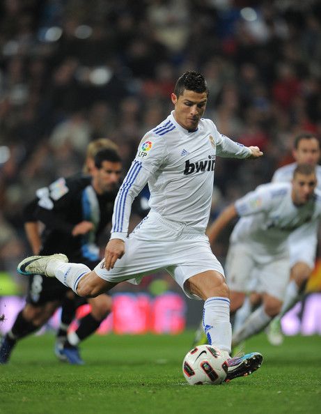 Real Madrid 7 Malaga 0 in March 2011 at the Bernabeu Stadio. Cristiano Ronaldo scored his 2nd goal from the penalty spot on 68 minutes to make it 6-0 in La Liga. Ronaldo Penalty, Real Madrid 2011, Cristiano Ronaldo Free Kick, Ronaldo Free Kick, Cristiano Ronaldo Goals, Ronaldo Goals, Ronaldo Photos, Cr7 Wallpapers, Making Goals