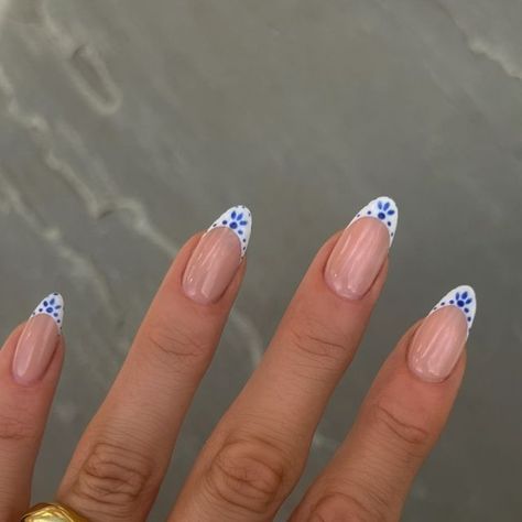 Emily Davies-O'dell on Instagram: "euro summer 🌊🤍☀️🧿🫶🏼 brb booking a flight to greece this set deserves a holiday ✈️   @the_gelbottle_inc baked, Daisy, bolt & signature   Rings @bohomoon 💫" Greece Nail Inspo Almond, White And Gold Oval Nails, Minimal Design Nails, Positano Nails, Blue Mamma Mia Nails, Euro Nails, Mama Mia Inspired Nails, Minimalistic Nail Designs, Mallorca Nails