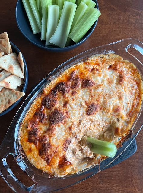 Cottage Cheese Buffalo Chicken, Pesto Dip, Chicken Dip Recipe, Buffalo Chicken Dip Recipe, Macro Recipes, Creamy Recipes, Healthy Low Calorie, Healthy Swaps, Toast Toppings