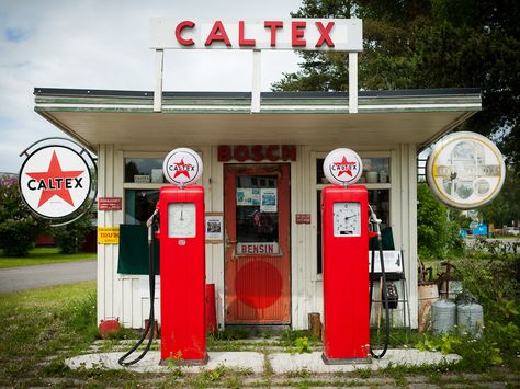 Caltex - Old Gas station | Flickr - Photo Sharing! Car Part Art, Fuel Station, Old Gas Pumps, Vintage Gas Pumps, Pompe A Essence, Gas Service, Station Service, Old Garage, Old Gas Stations