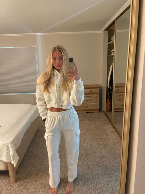 Cargo sweatpants. Aritzia dupe Aritzia Cargo Pants Outfit, Aritzia Sweatpants Cargo, Aritzia Cargo Sweatpants, Aritzia Cargo Sweatpants Outfit, Aritzia Sweatpants Outfit, Sweatpants Aritzia, Cargo Sweatpants Outfit, Aritzia Cargo, Aritzia Sweatpants