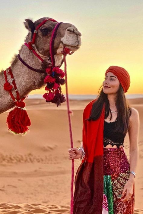 Desert Looks Fashion, Sahara Desert Outfit Women, Desert Pictures Ideas, Morocco Photoshoot, Rajasthan Outfit Ideas, Desert Outfits Women, Sahara Desert Outfit, Desert Outfit Ideas Dubai, Desert Photo Ideas