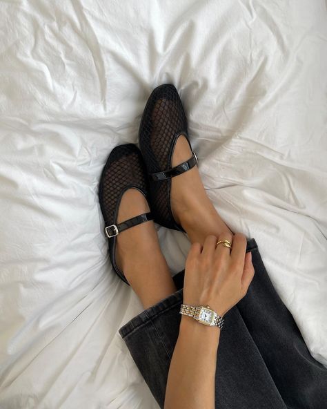 Mesh ballet flats moment. 🖤 shop these cuties now on site 🥿 - OB-65 #OUTFITBOOK Mesh Ballet Flats Outfit, Mesh Ballet Flats, Mesh Flats Outfit, Ballerina Shoes Outfit, Ballerina Flats Outfit, Ballerina Core, Women's Ballet Flats, Ballerina Outfit, Mesh Flats