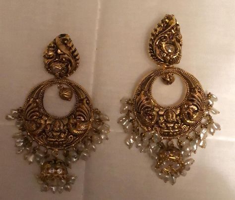 Pretty Gold Necklaces, Temple Jewellery Earrings, Gold Jhumka, Gold Jhumka Earrings, Antique Necklaces Design, Gold Jewelry Outfits, Gold Earrings Models, Antique Gold Jewelry Indian, Gold Earrings Wedding