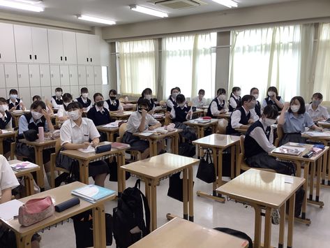 Korean School Cafeteria Aesthetic, School Kdrama Aesthetic, Korean School Hallway Aesthetic, Japan Classroom, Korean Classroom, English Teacher In Japan, School In Japan, School Core, Japan School